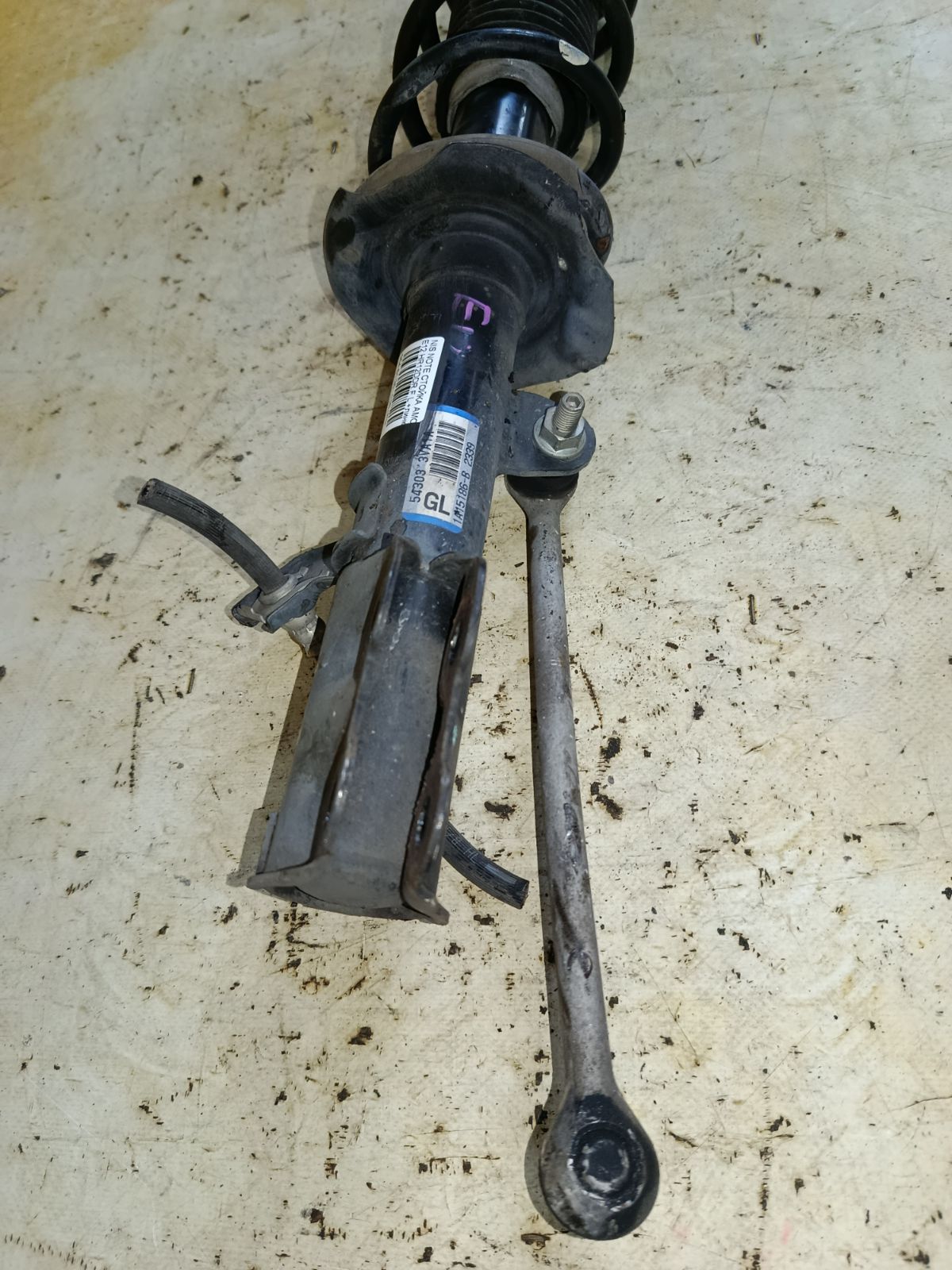 Стойка амортизатора на Nissan Note E12 HR12DDR Фото 4