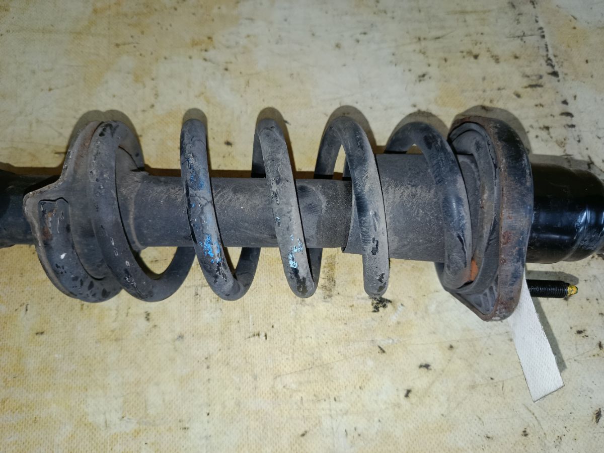 Стойка амортизатора на Honda Stream RN7 R18A Фото 3