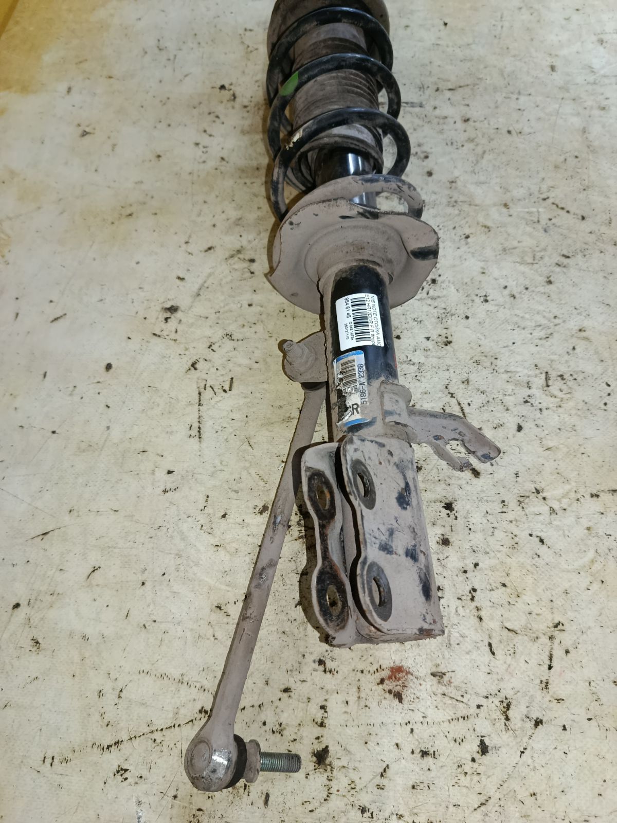 Стойка амортизатора на Nissan Note E12 HR12DDR Фото 4