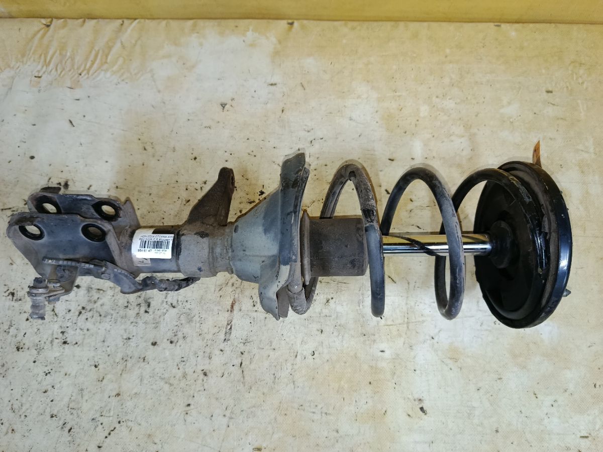 Стойка амортизатора на Honda Edix BE3 K20A Фото 1