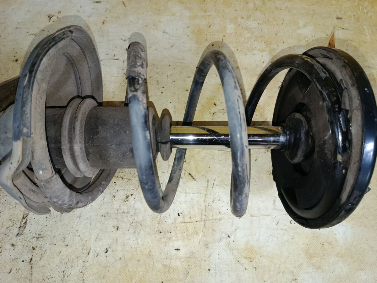 Стойка амортизатора на Honda Edix BE3 K20A Фото 3