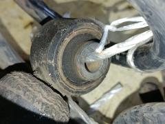 Амортизатор на Nissan Elgrand TE52 Фото 3