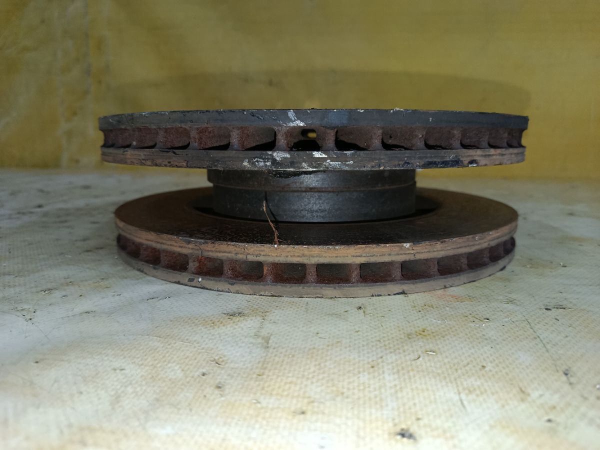 Тормозной диск на Nissan Leaf AZE0 EM57 Фото 2