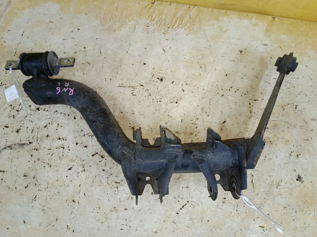 Рычаг на Honda Stream RN6 R18A Фото 1