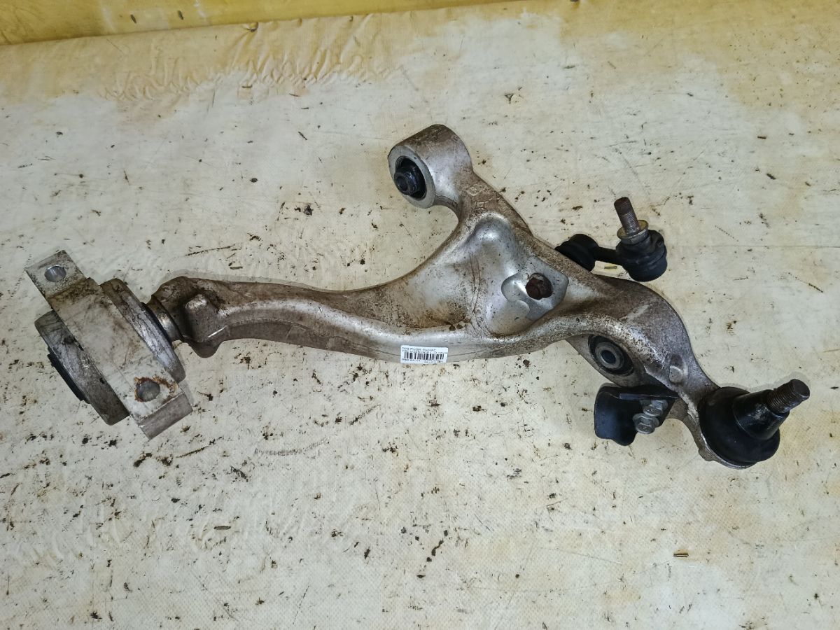 Рычаг на Nissan Fuga Y50 VQ25HR Фото 1