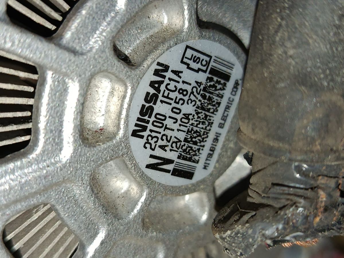 Генератор 23100-1FC1A на Nissan Serena C26 MR20DD Фото 4