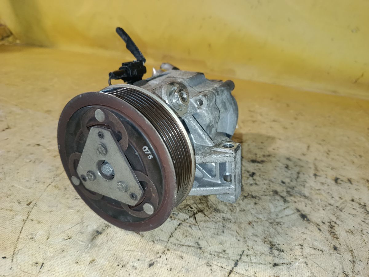 Компрессор кондиционера 92600-ED07B на Nissan Tiida C11 HR15DE Фото 1