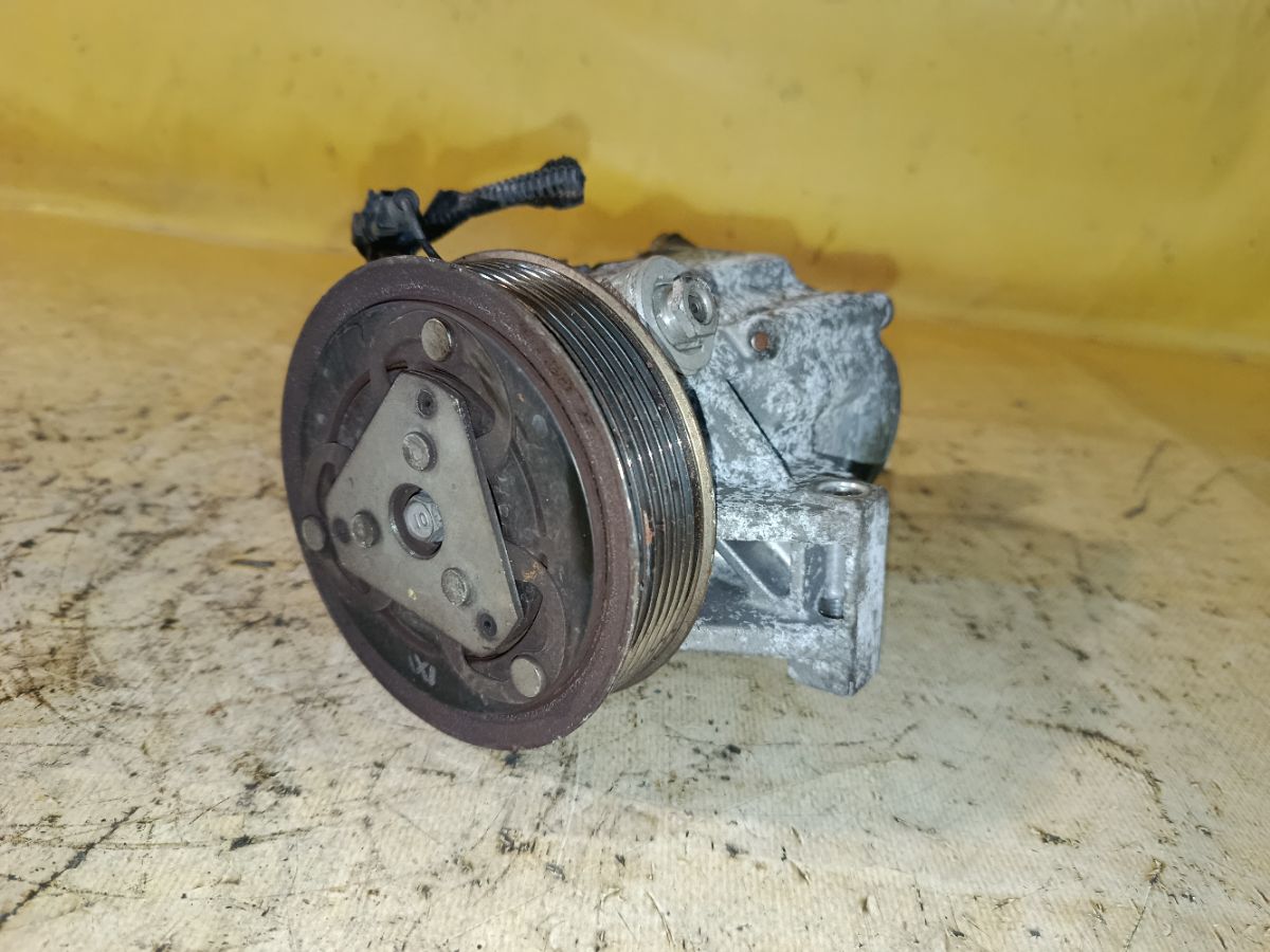 Компрессор кондиционера 92600-ED07B на Nissan Note E11 HR15DE Фото 1