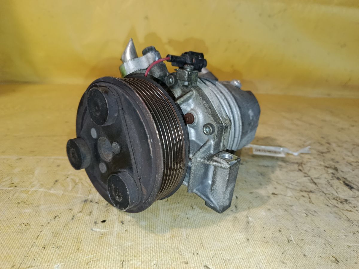Компрессор кондиционера 92600-CJ73A на Nissan Cube Z12 HR15DE Фото 1