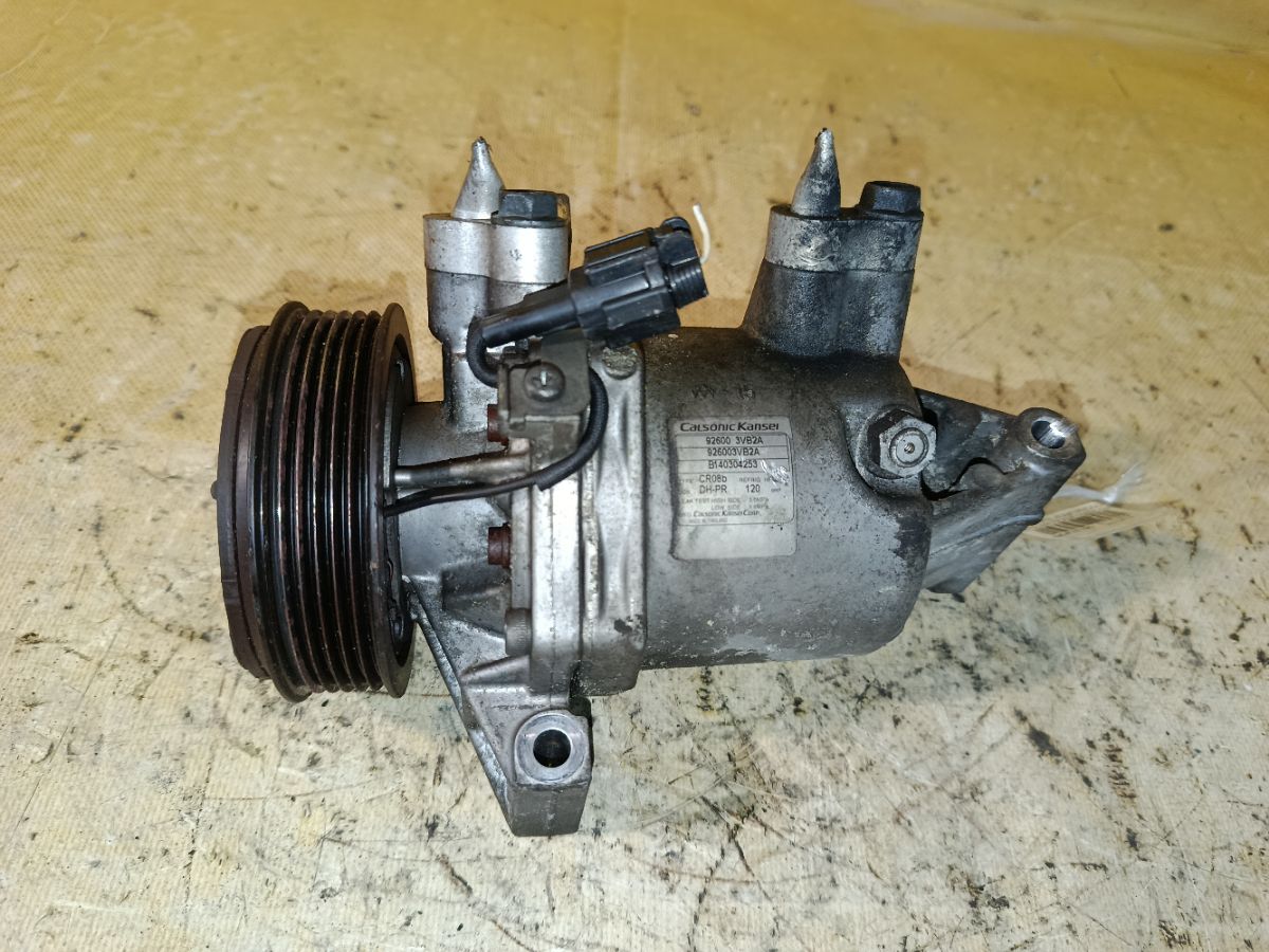 Компрессор кондиционера 92600-3VB2A на Nissan Note E12 HR12DDR Фото 2