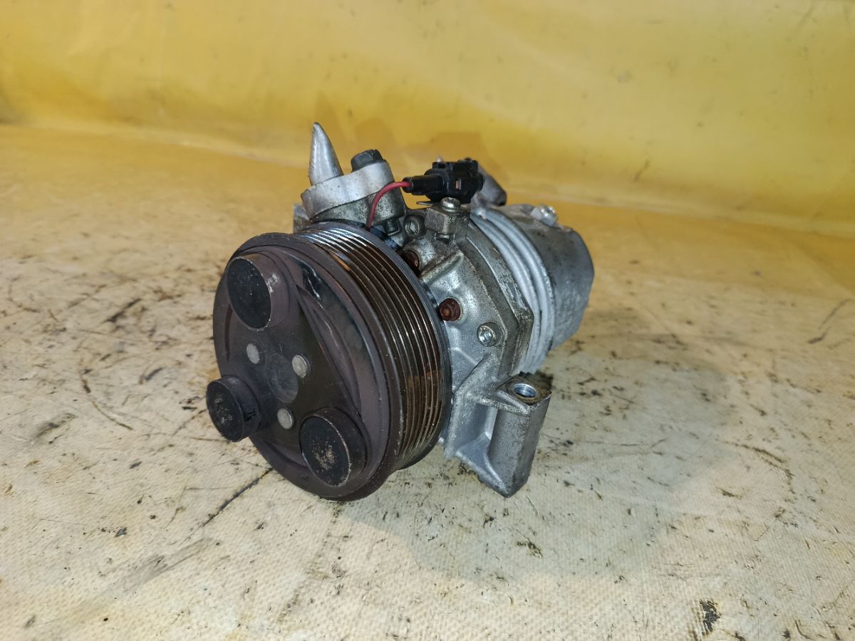 Компрессор кондиционера 92600-CJ73D на Nissan Cube Z12 HR15DE Фото 1