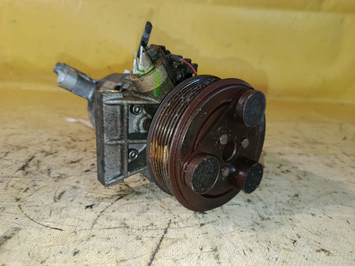 Компрессор кондиционера 92600-CJ73A на Nissan Ad Expert VY12 HR15DE Фото 1