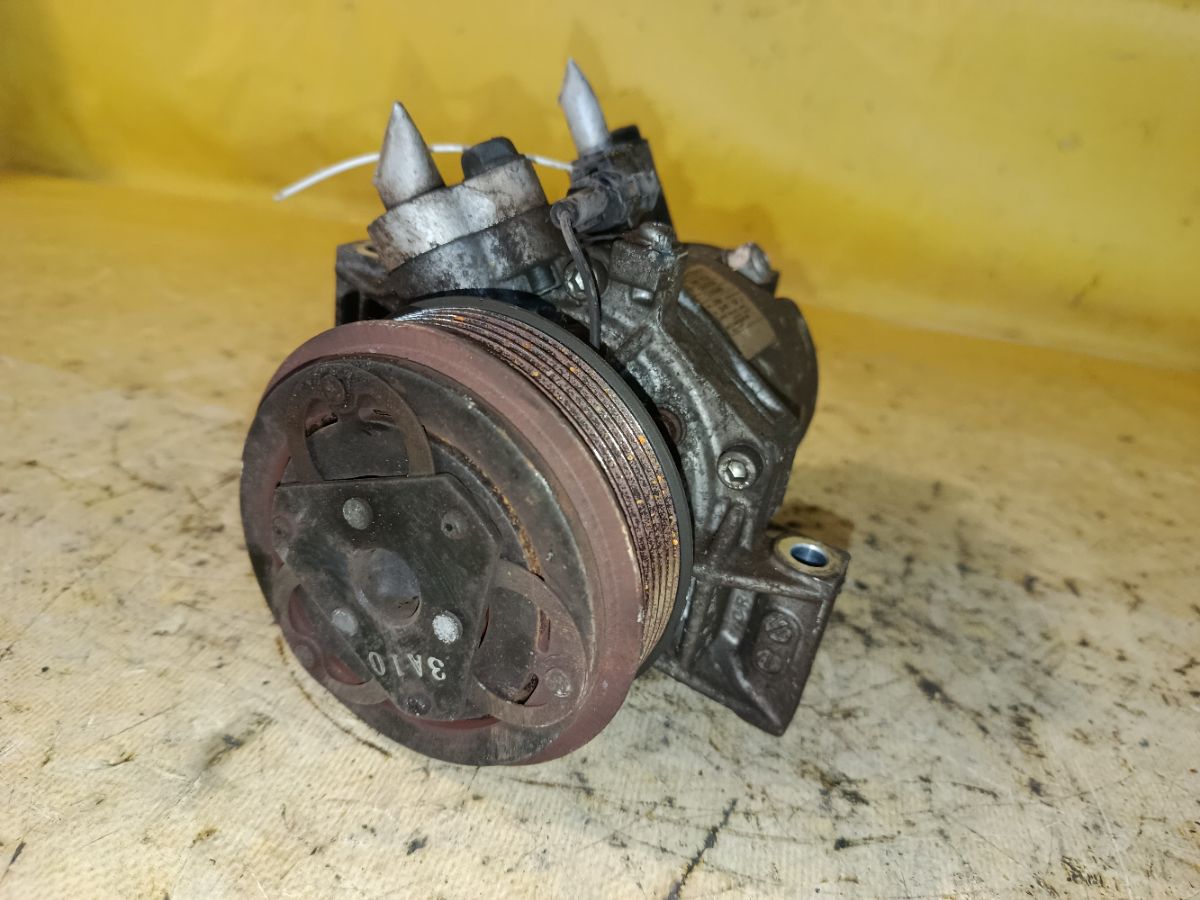 Компрессор кондиционера 92600-3VB2A на Nissan Note E12 HR12DDR Фото 1