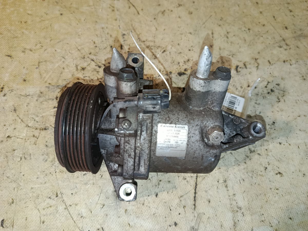 Компрессор кондиционера 92600-3VB2A на Nissan Note E12 HR12DDR Фото 2