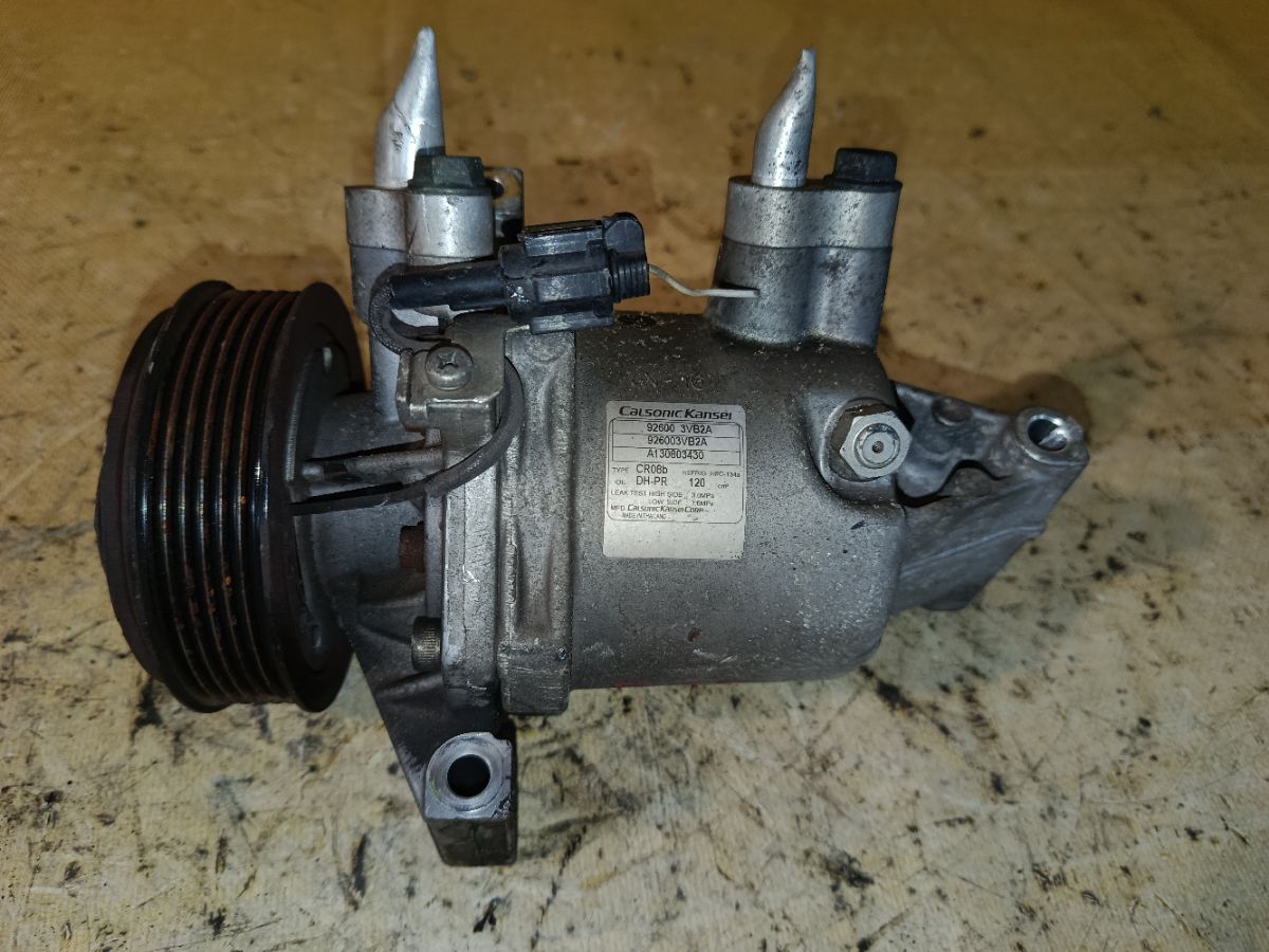 Компрессор кондиционера 92600-3VB2A на Nissan Note E12 HR12DDR Фото 2