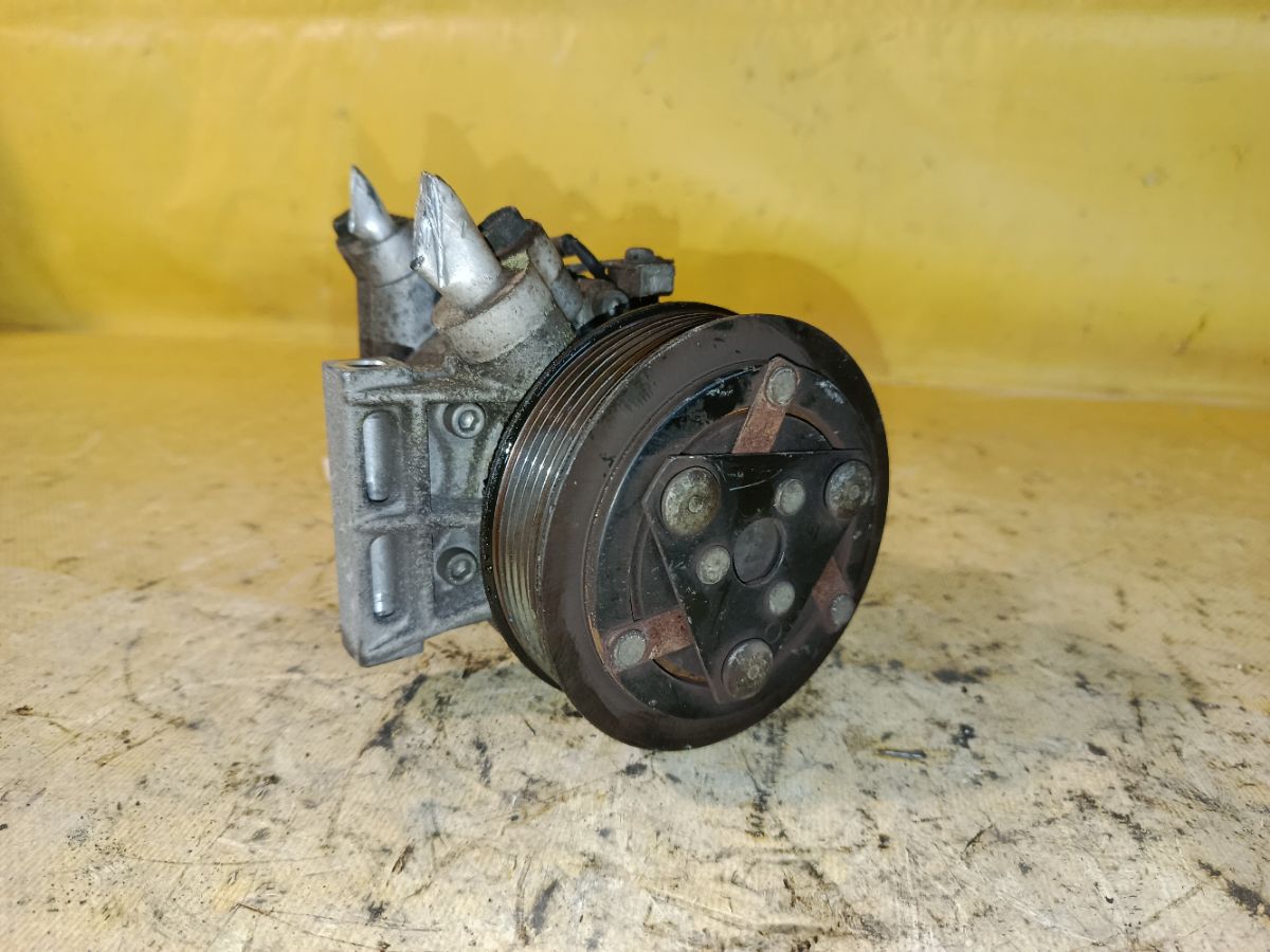 Компрессор кондиционера 92600-1KA3D на Nissan Cube Z12 HR15DE Фото 1