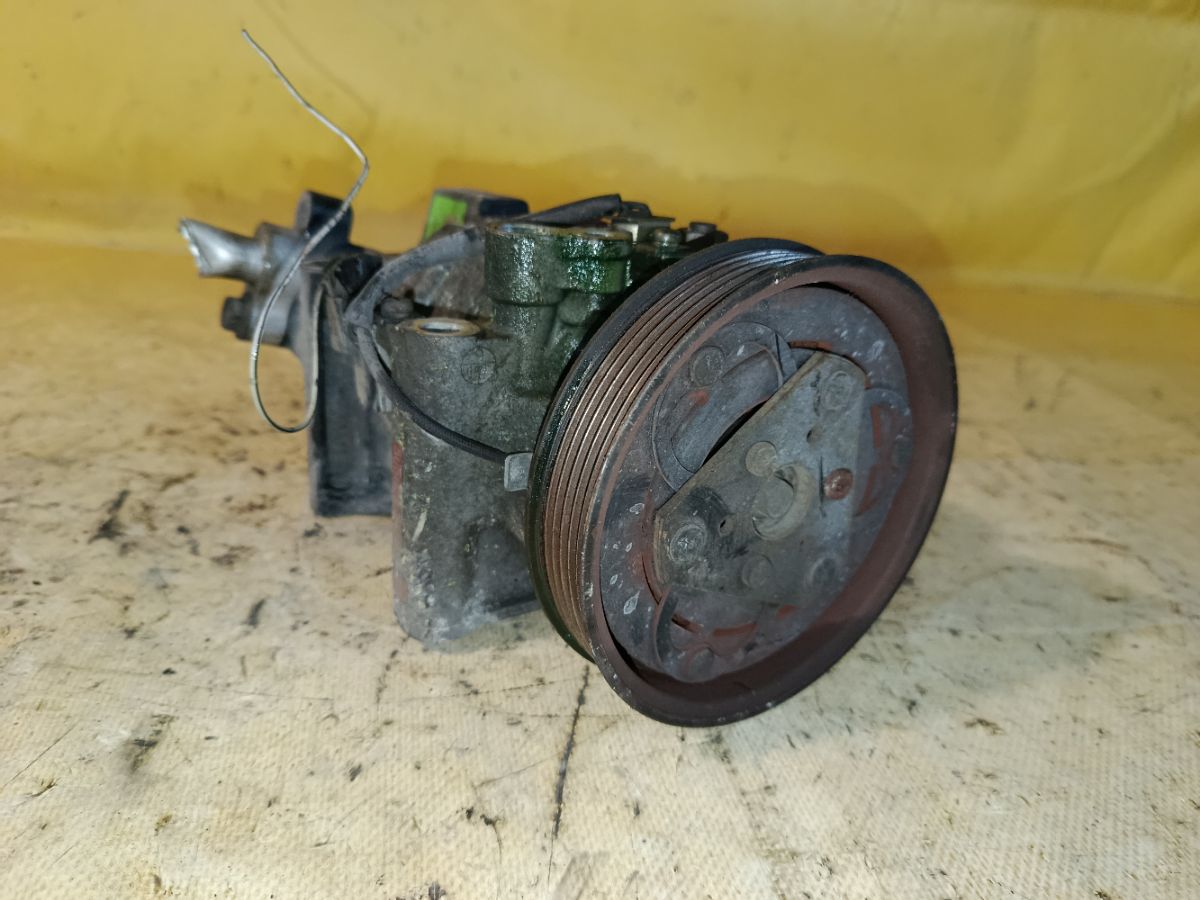 Компрессор кондиционера на Nissan Cube Z10 CG13DE Фото 1