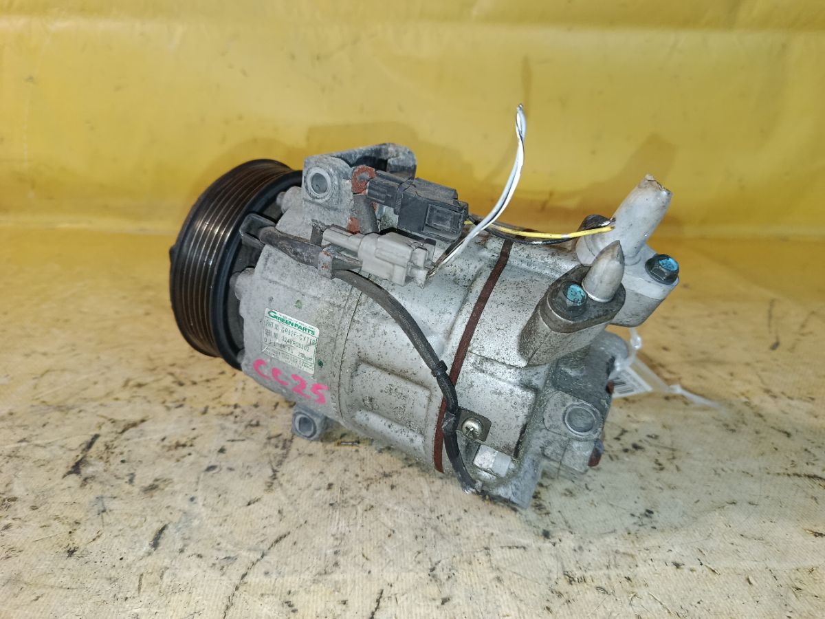 Компрессор кондиционера на Nissan Serena CC25 MR20DE Фото 3