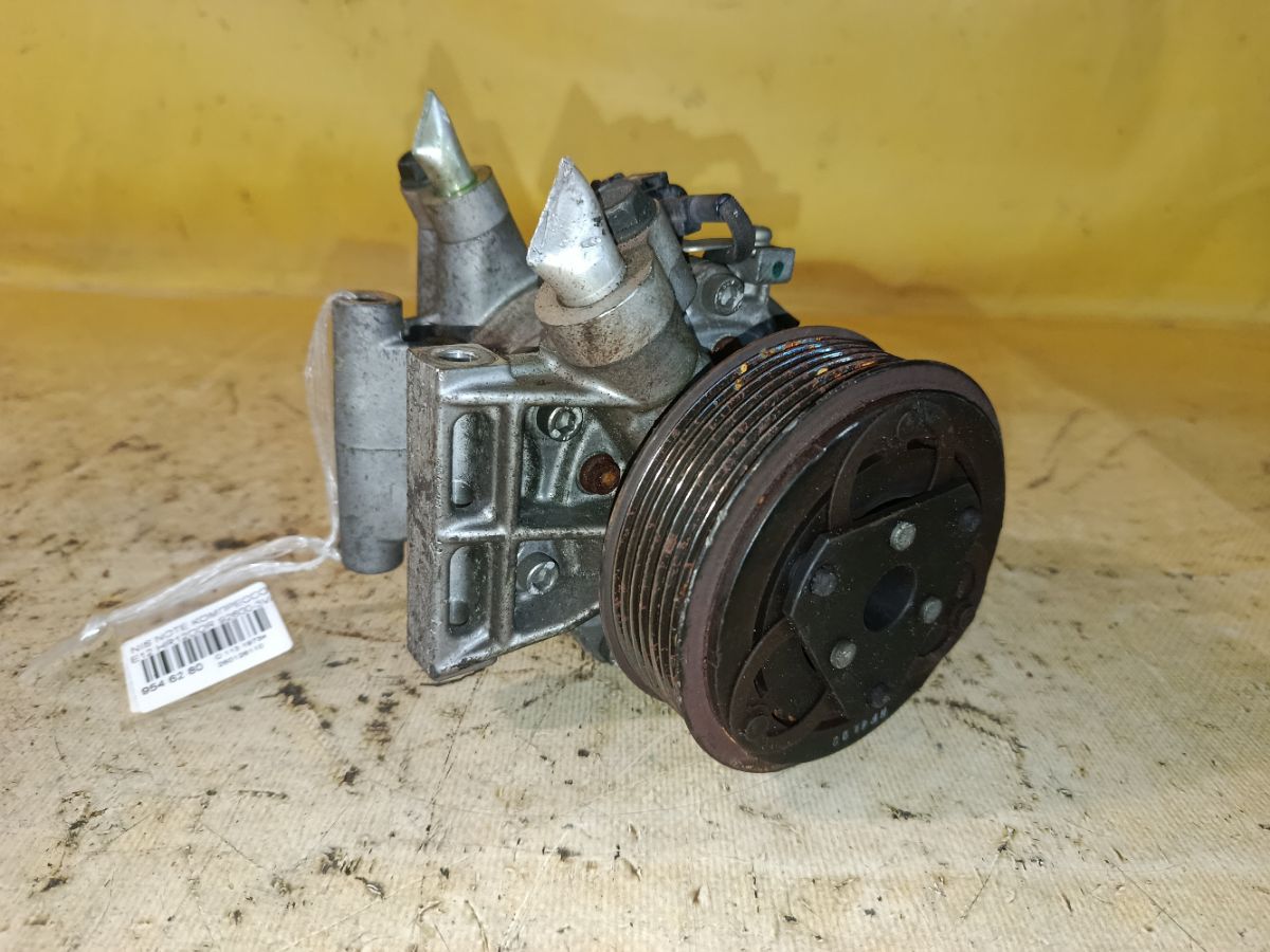 Компрессор кондиционера 92600-3VA0A на Nissan Note E12 HR12DDR Фото 1