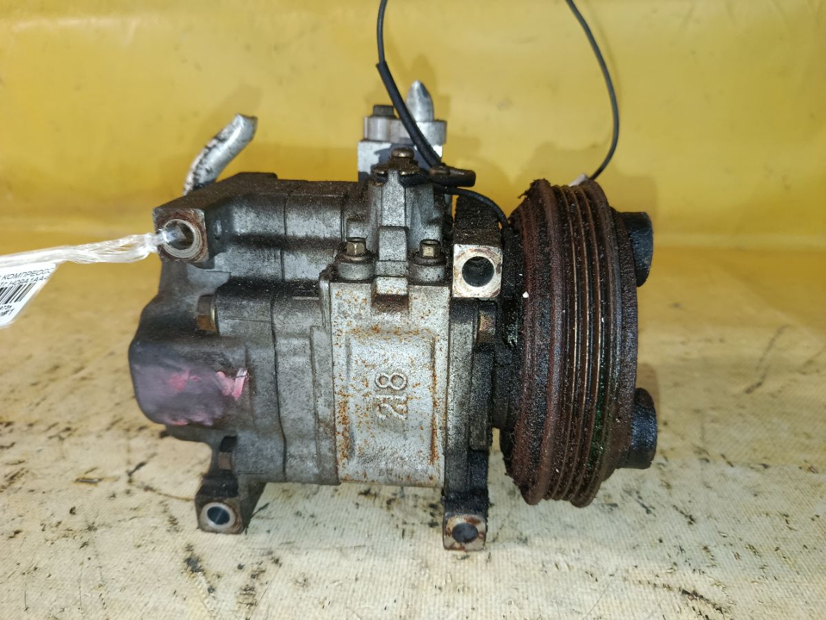 Компрессор кондиционера на Mazda Demio DW3W B3 Фото 2