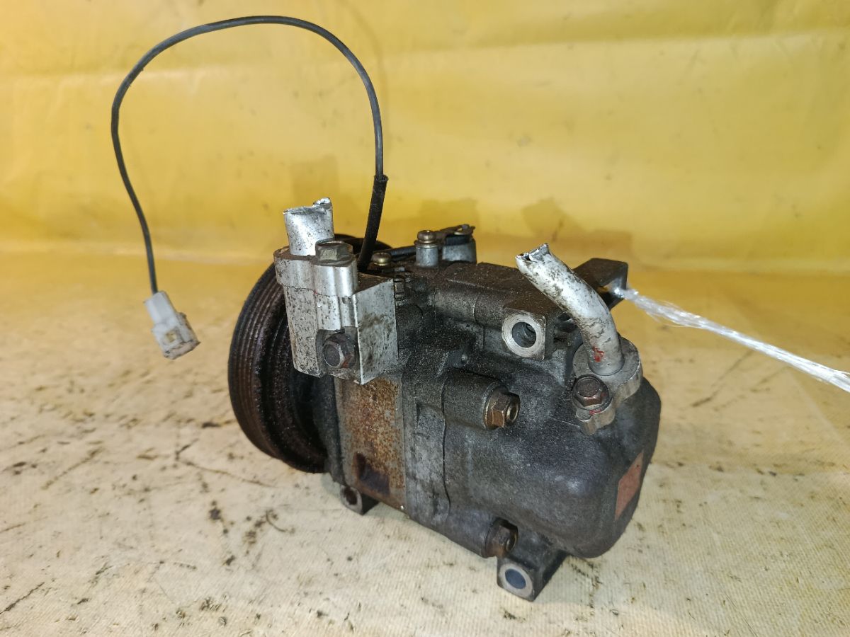 Компрессор кондиционера на Mazda Demio DW3W B3 Фото 3
