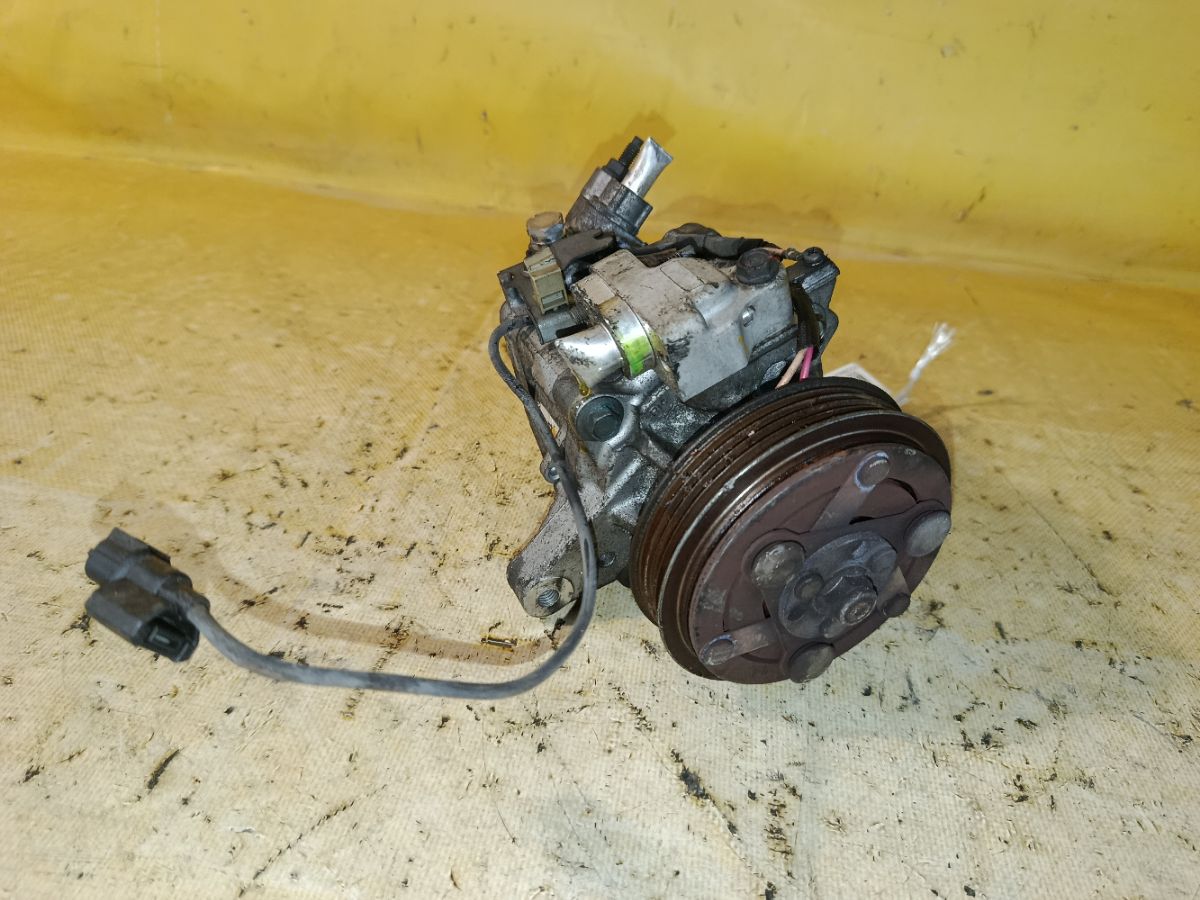 Компрессор кондиционера на Honda N-Box JF1 S07A Фото 1