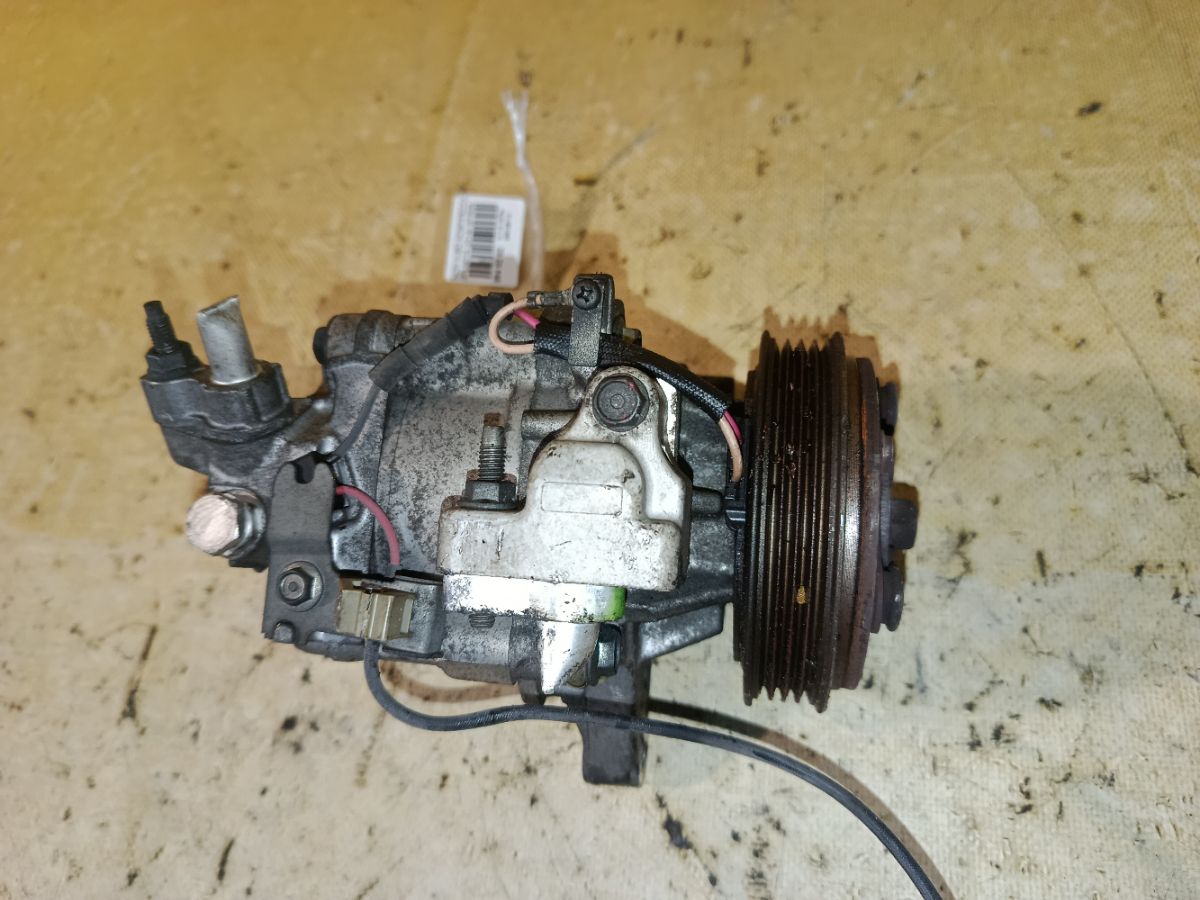 Компрессор кондиционера на Honda N-Box JF1 S07A Фото 2