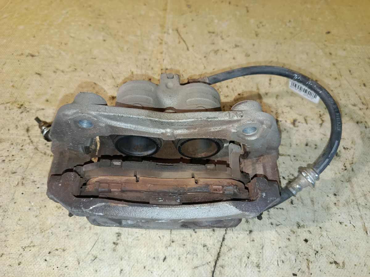 Суппорт на Nissan Leaf AZE0 EM57 Фото 1