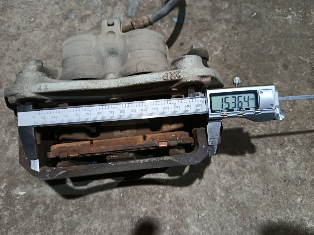 Суппорт на Nissan Leaf AZE0 EM57 Фото 3