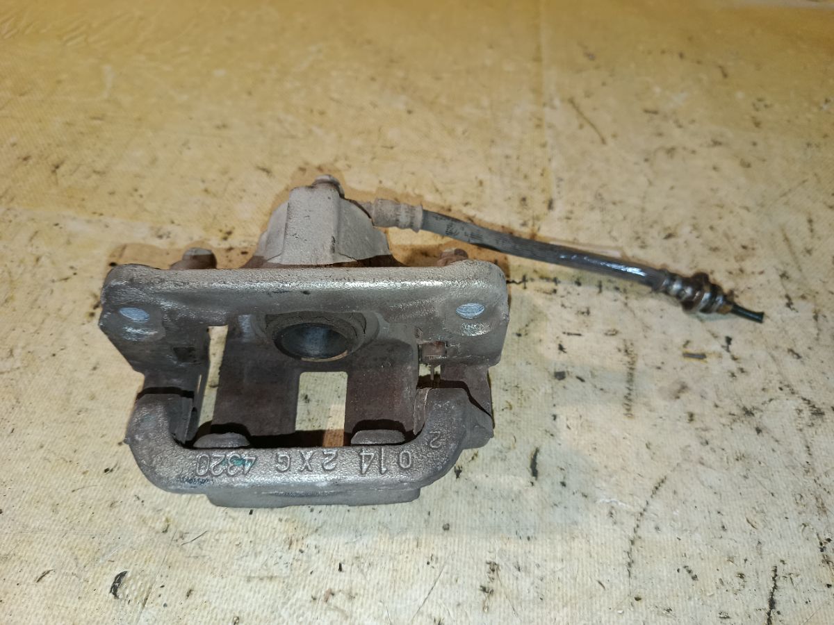 Суппорт на Nissan Leaf AZE0 EM57 Фото 1