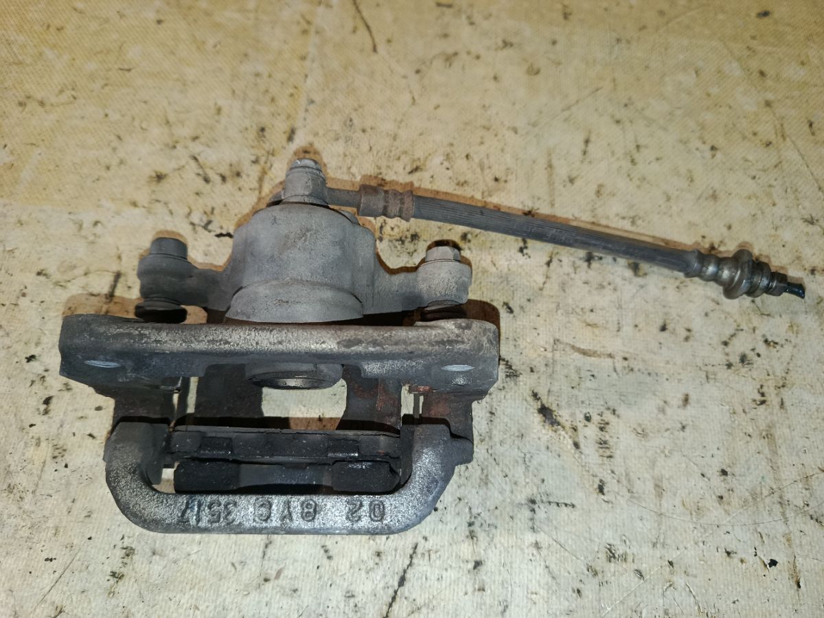 Суппорт на Nissan Serena CC25 MR20DE Фото 1