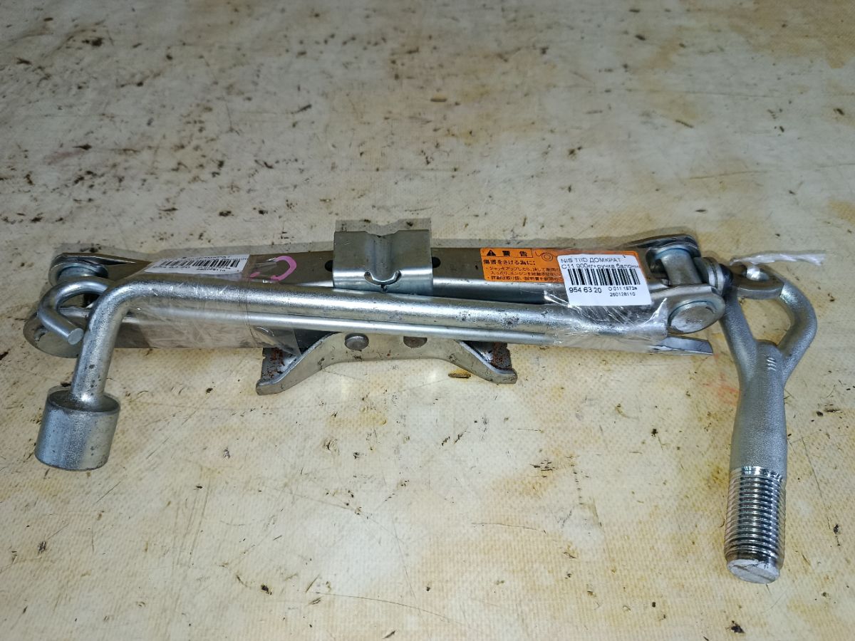 Домкрат на Nissan Tiida C11 Фото 1