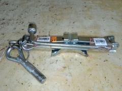 Домкрат на Nissan Tiida Latio SC11