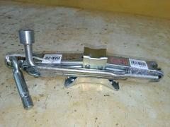 Домкрат на Honda Fit Shuttle Hybrid GP2