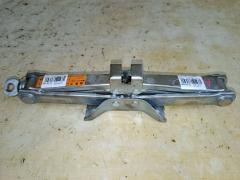 Домкрат на Nissan Leaf AZE0