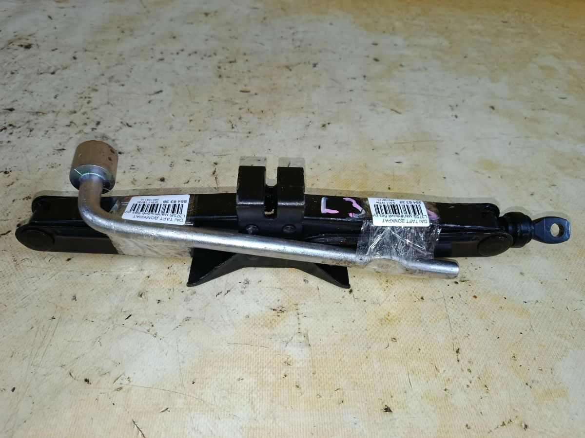 Домкрат на Daihatsu Taft L375S Фото 1