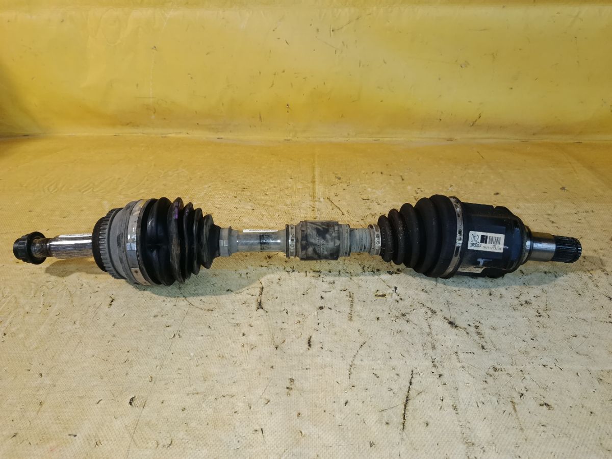 Привод на Toyota Voxy ZRR70G 3ZR-FAE Фото 1