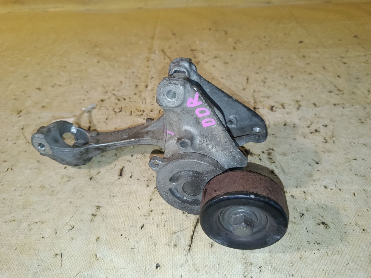 Ролик натяжной на Nissan Note E12 HR12DDR Фото 1