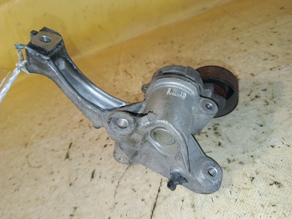 Ролик натяжной на Nissan Note E12 HR12DDR Фото 3