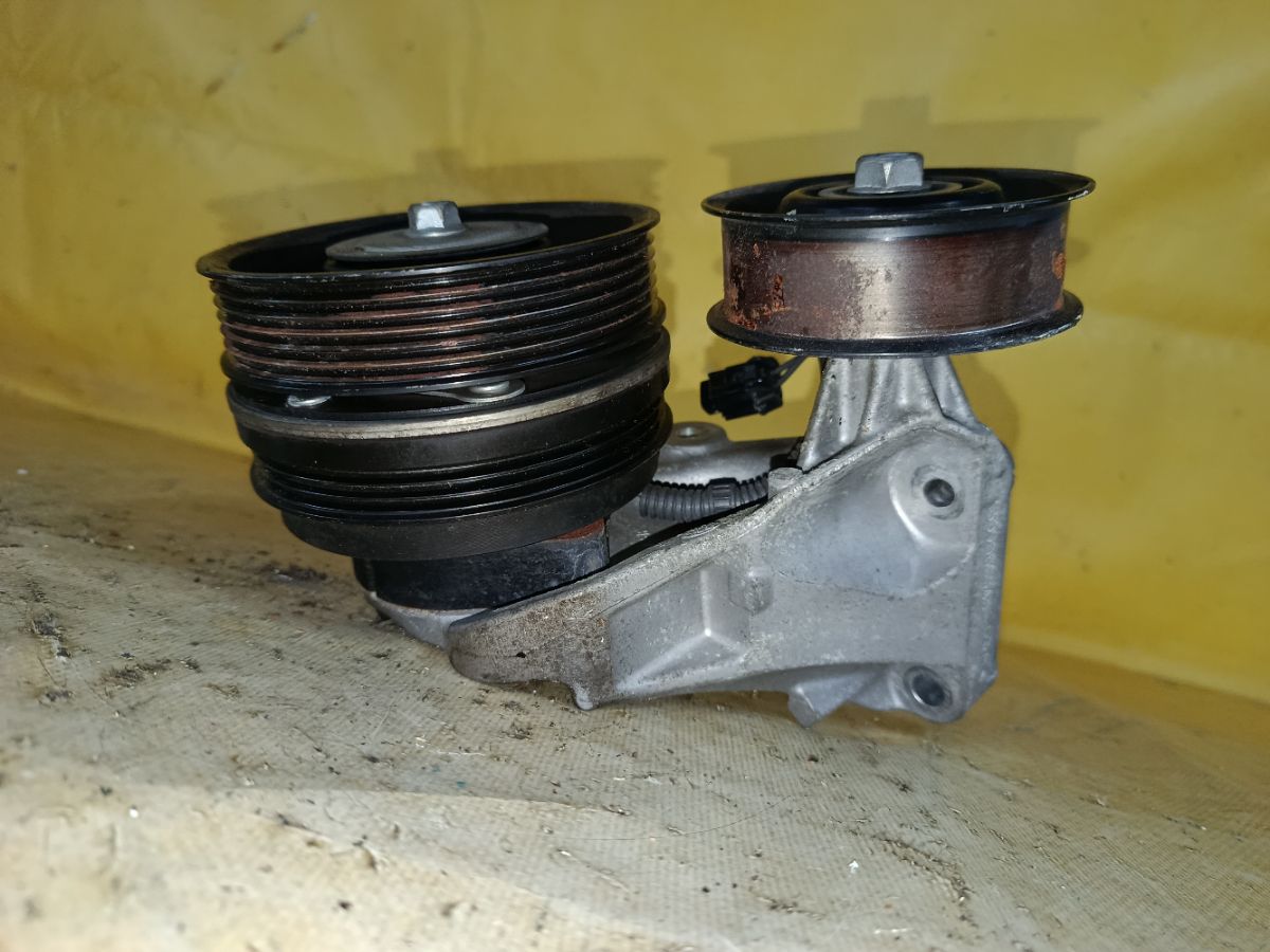 Шкив 11926-3VA0B на Nissan Note E12 HR12DDR Фото 2