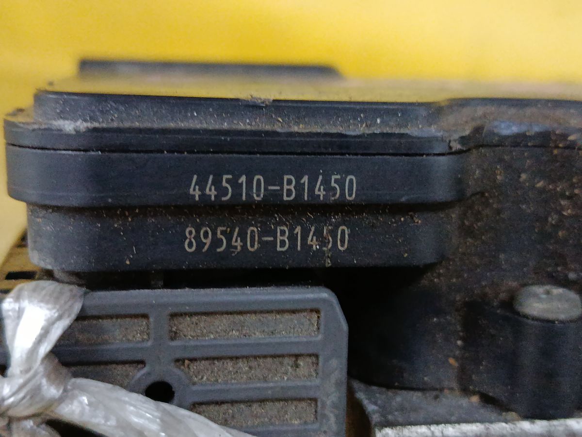 Блок ABS 44510-B1450, 89540-B1450 на Toyota Tank M900A 1KR-FE Фото 3