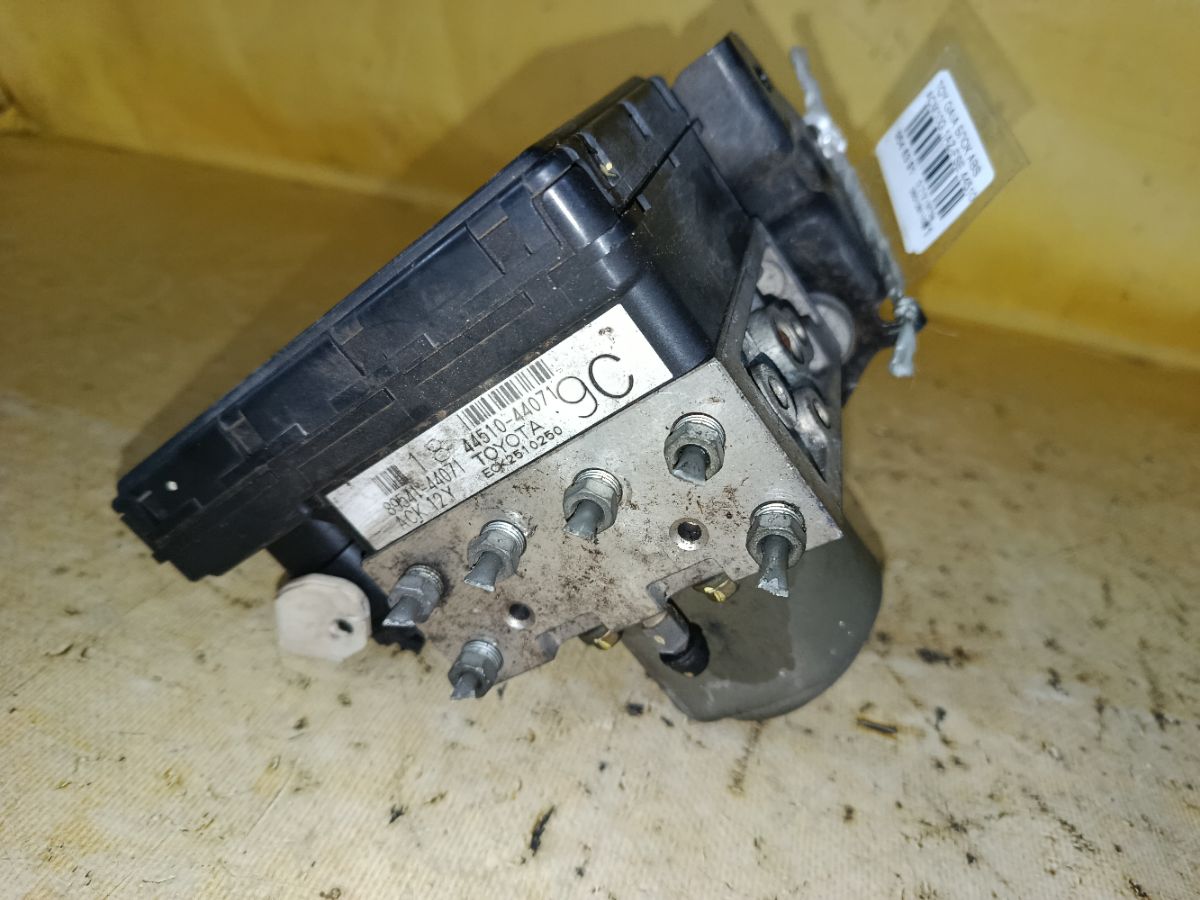 Блок ABS 44510-44071, 89541-44071 на Toyota Gaia ACM10G 1AZ-FSE Фото 3