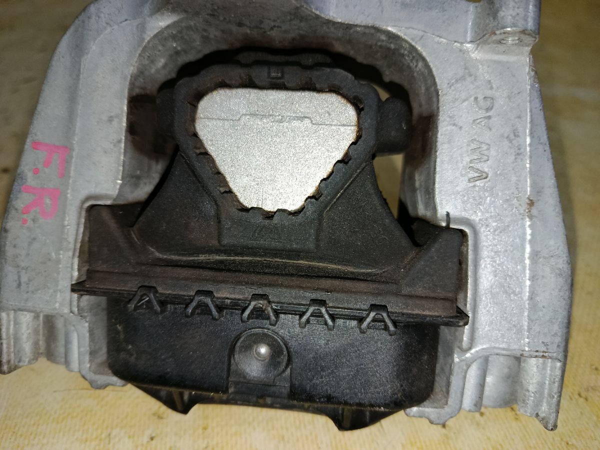 Подушка двигателя 5Q0199262BE на Audi A3 8V CXSA Фото 3