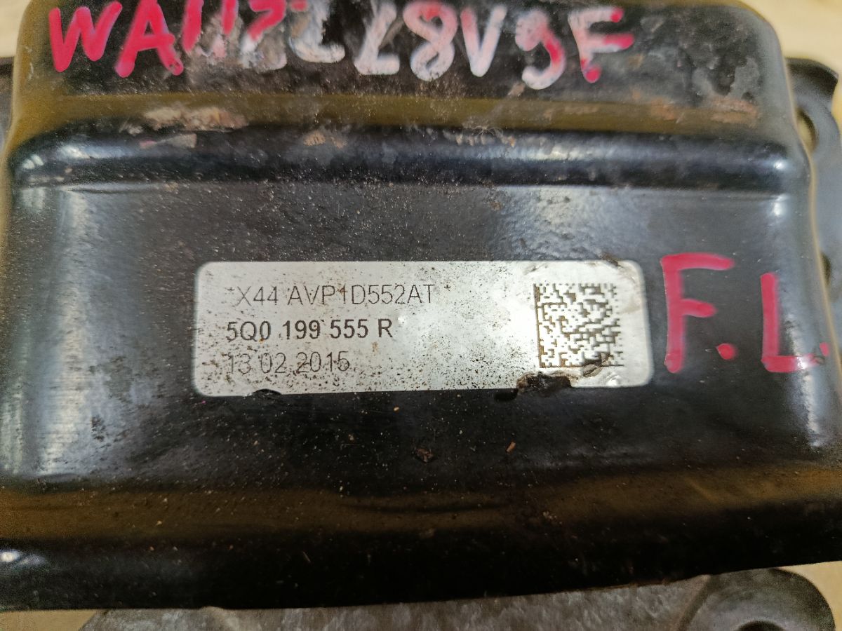 Подушка двигателя 5Q0199555R на Audi A3 8V CXSA Фото 2