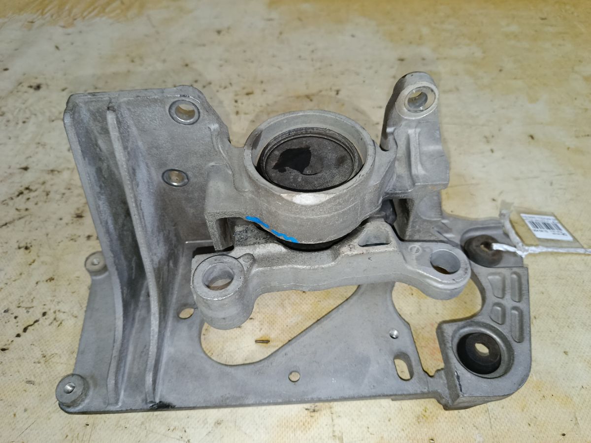 Подушка двигателя на Nissan Serena HFC26 MR20DD Фото 1