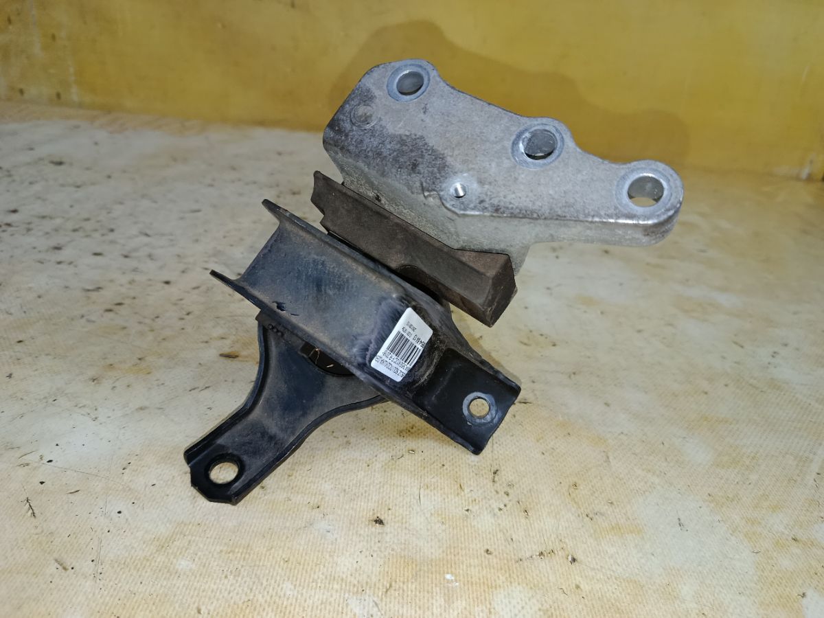 Подушка двигателя на Suzuki Solio MA36S K12C Фото 1