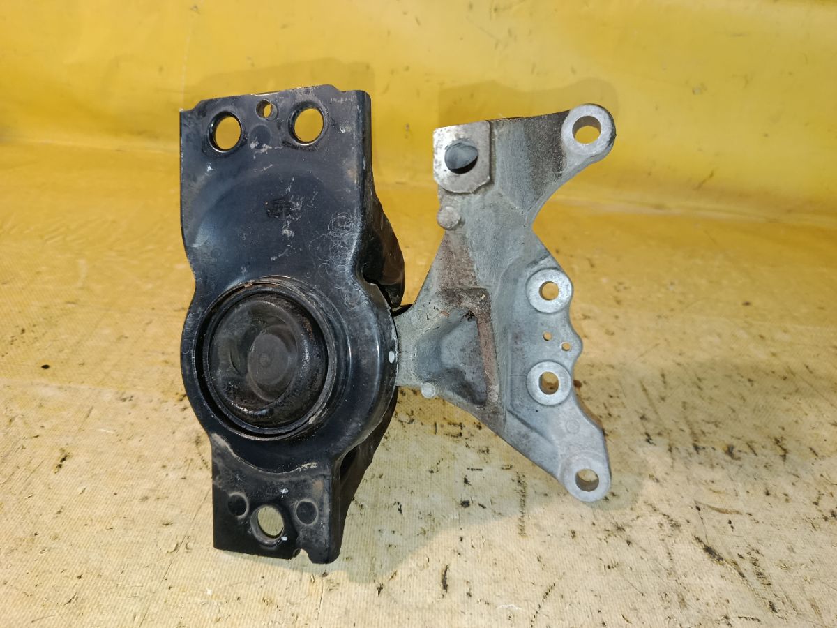 Подушка двигателя на Nissan Serena HFC26 MR20DD Фото 3