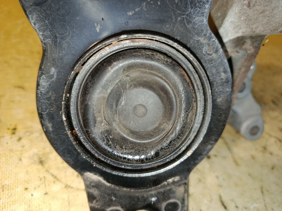 Подушка двигателя на Nissan Serena HFC26 MR20DD Фото 4