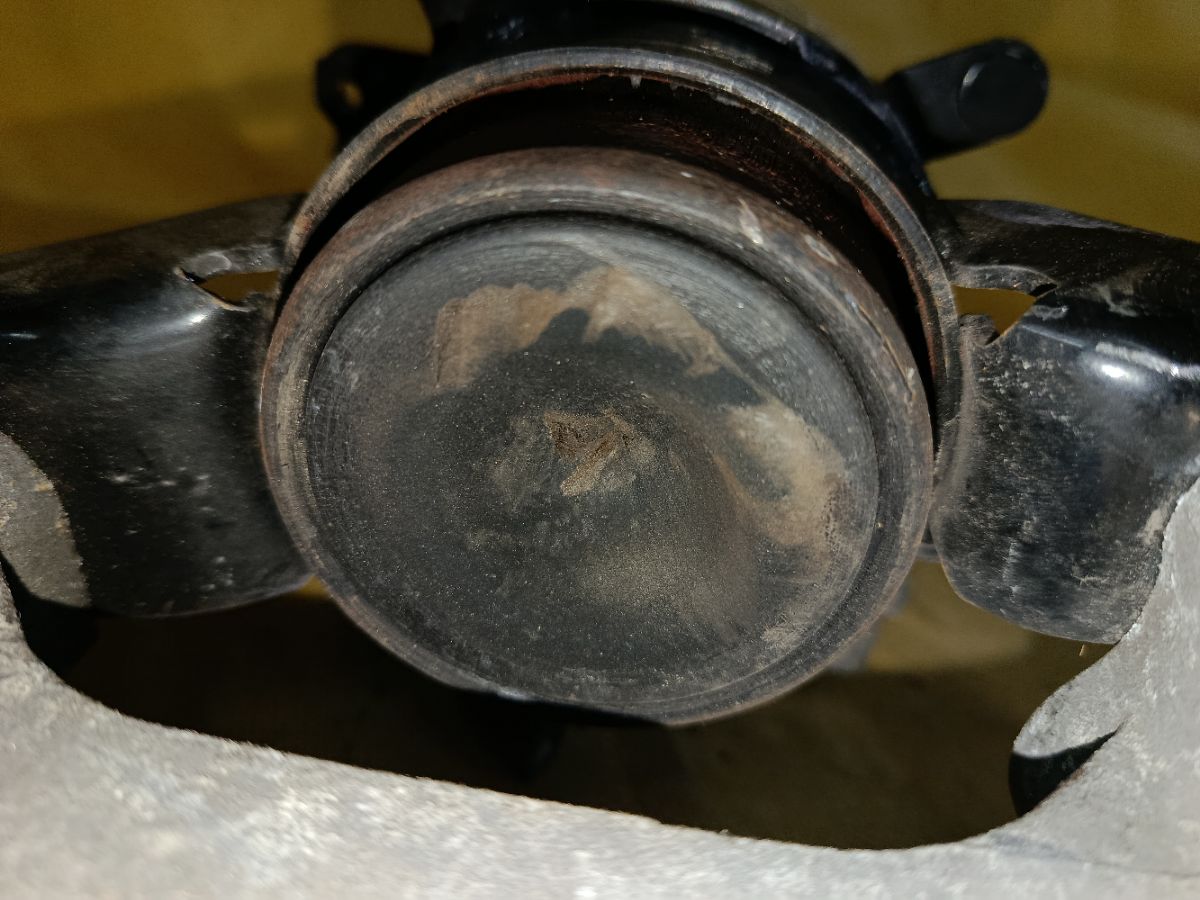 Подушка двигателя на Toyota Estima ACR50W 2AZ-FE Фото 3