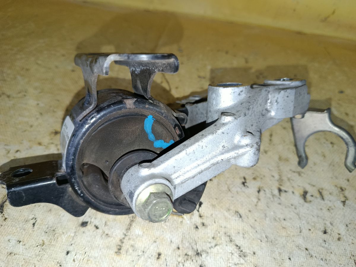 Подушка двигателя 470.HD8724, 50805SAAJ81 на Honda Fit GD1 L13A Фото 3